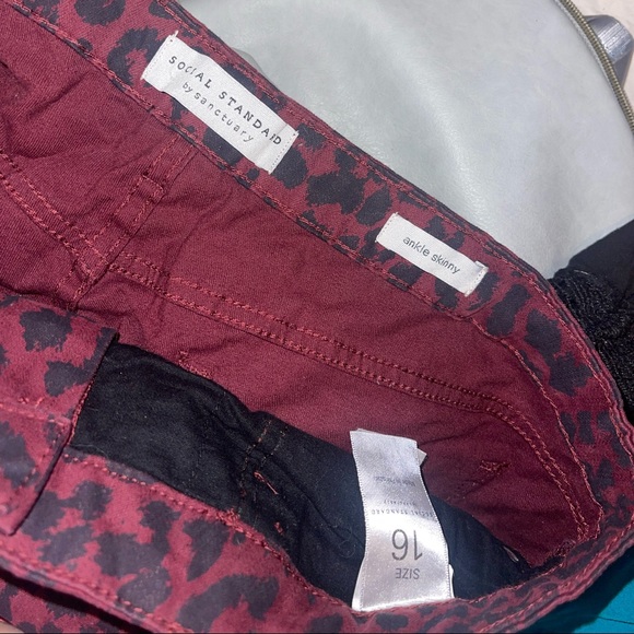 Burgundy cheetah print pants - Picture 2 of 3